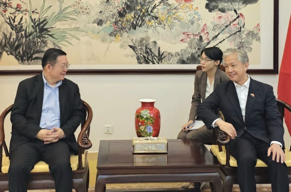 ASEAN Secretary-General Dr. Kao Kim Hourn attends a working dinner hosted by China’s Ambassador to Cambodia.